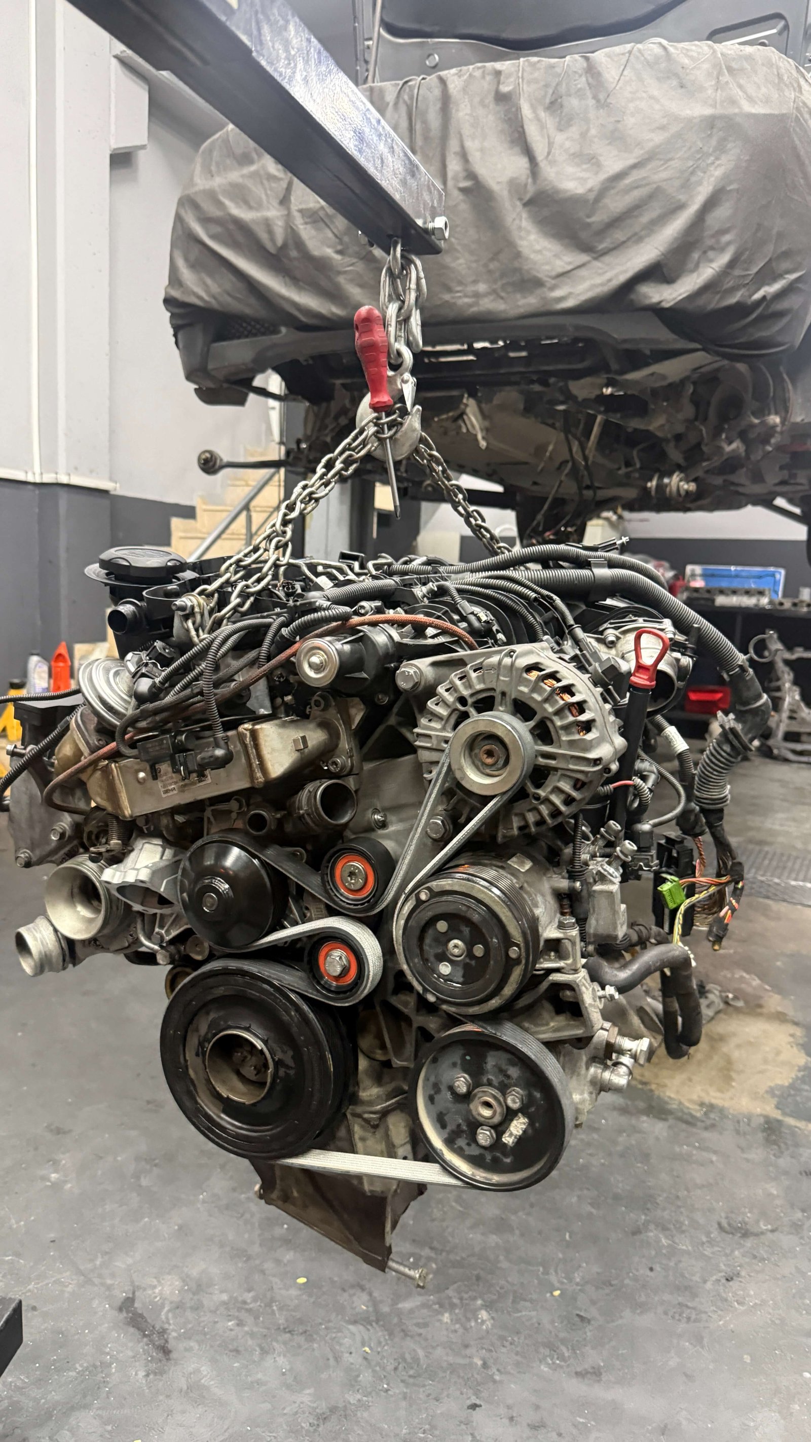 Motor söküm işlemi yan görünüm