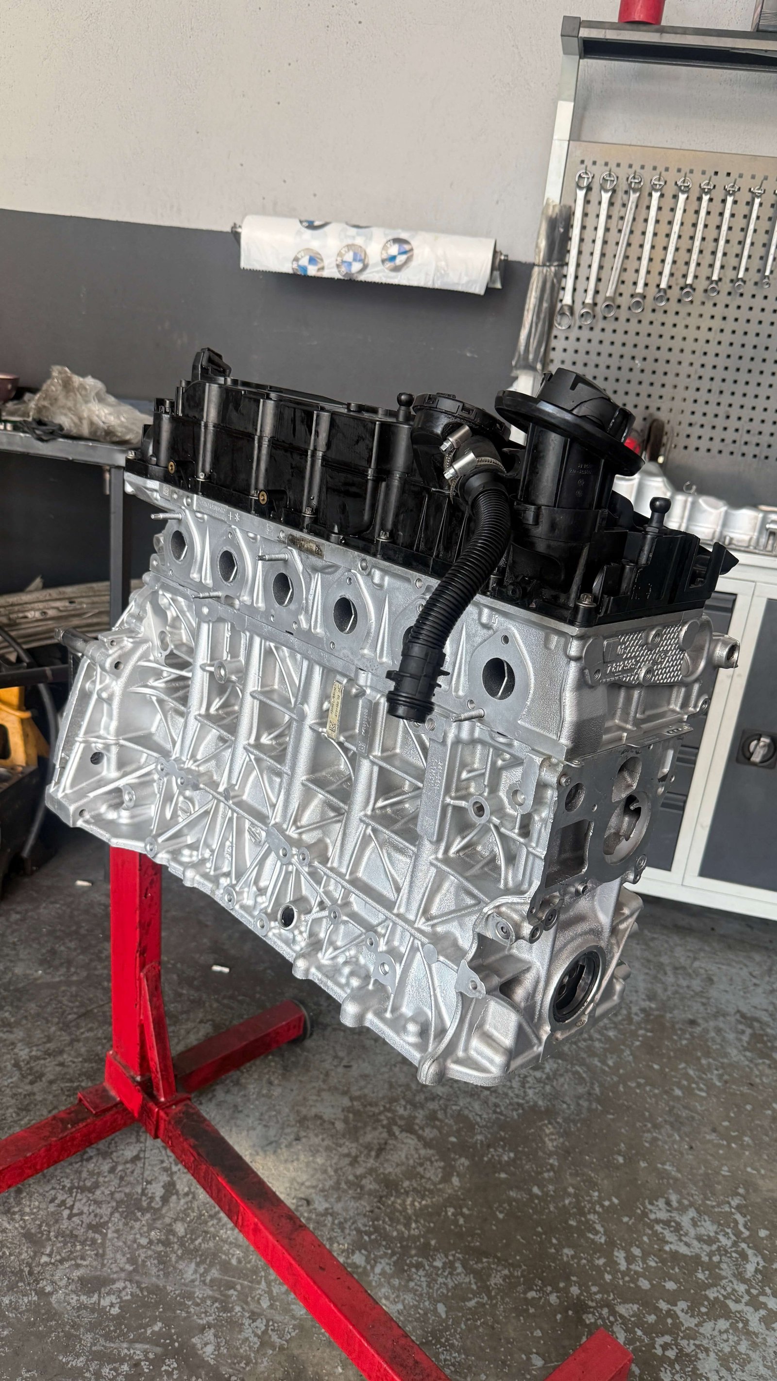 Silindir kapağı takılı motor bloğu